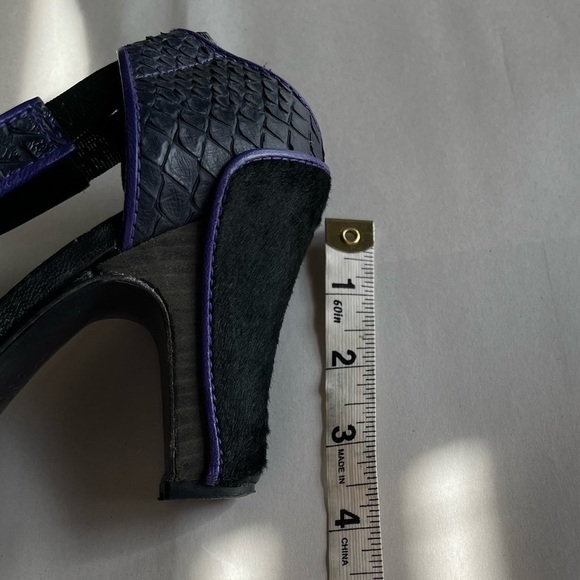 Max Azria Brie Black/Purple Combo Leather/Fur Strappy Peep Toe Heels Sz 38/7 GUC - Picture 16 of 16